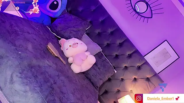 Amira_Ember webcam
