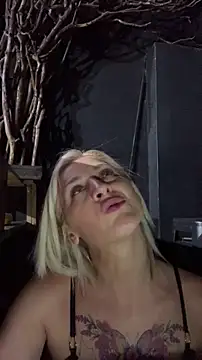 HOTLadyluna webcam