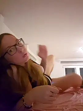 Freaky-Doll webcam