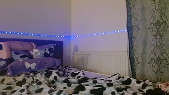 LoraBelle12 webcam