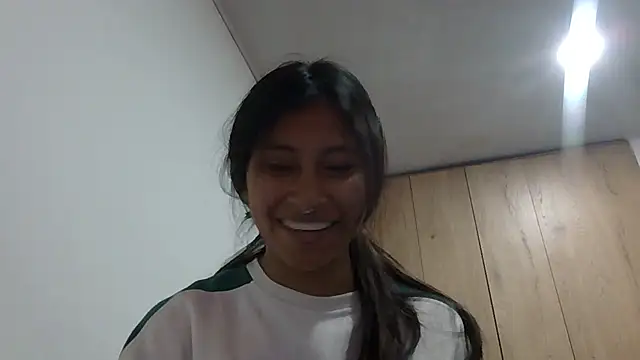 Pocahontas_Honey webcam