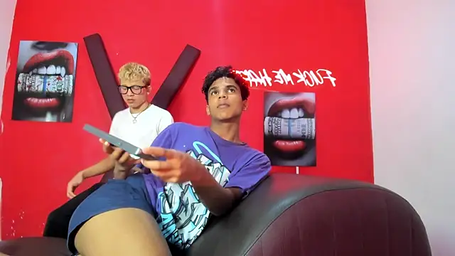 BLACK_AND_LOVER webcam