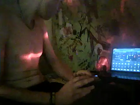 Turnuonxl webcam