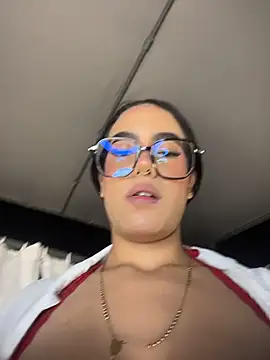 topdollxxx (F teen) - FINGERING PUSSY IN PUBLIC PLACE