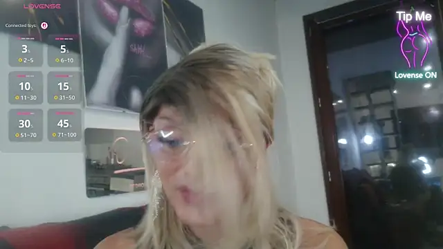 LadyOxana webcam