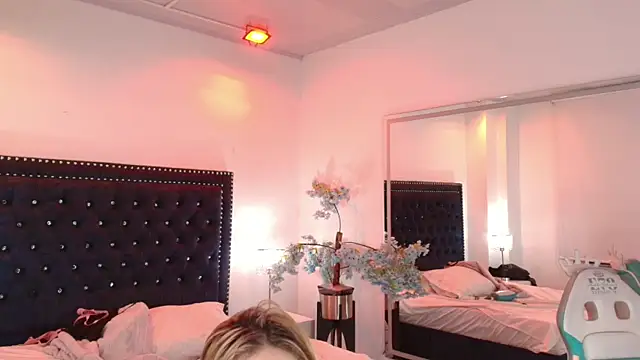 Juliieta_gray webcam