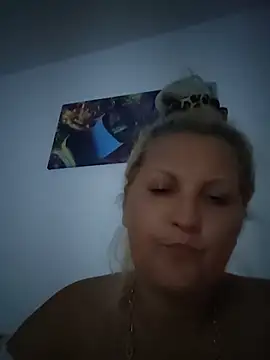 Divineblond webcam