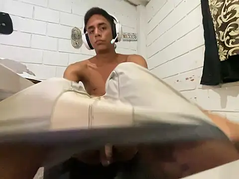 Max_TheHorseDick live cam