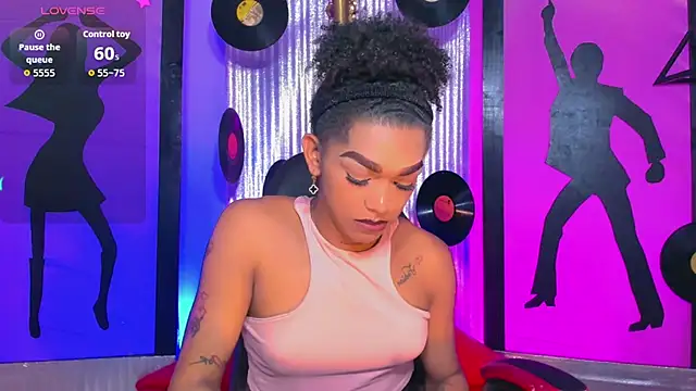 nickyminach_ webcam