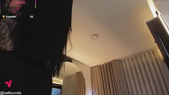 Model: belllbonniie