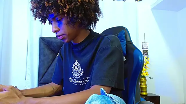 angelll18_ webcam