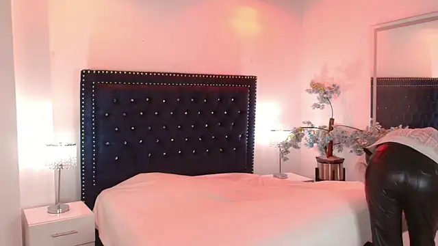 Juliieta_gray webcam