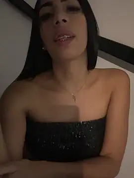 Naho_19 live cam on StripChat