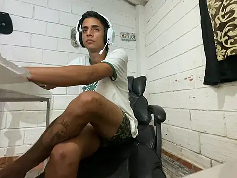 Max_TheHorseDick webcam