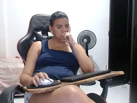 Adriana_0312 webcam