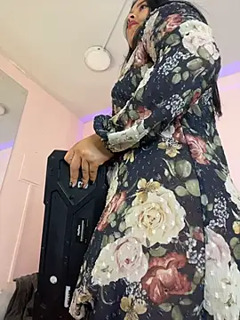 BellaFernandez__ webcam