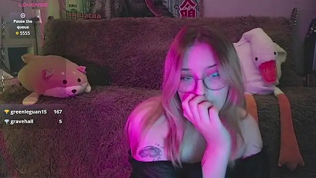 LeahBay webcam