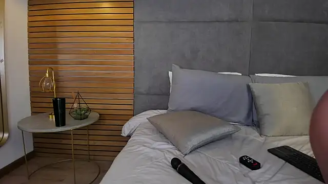 EllaSanz_ webcam