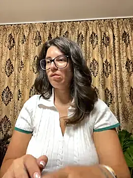NadiraNoor webcam