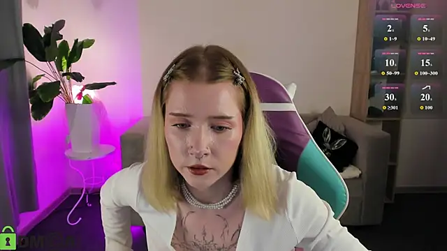 Elira_Vane webcam