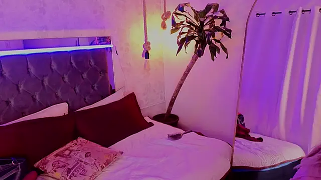 chloe_bronze webcam