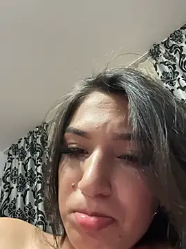 simina22 live cam on StripChat