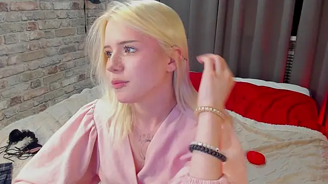kikipeach webcam