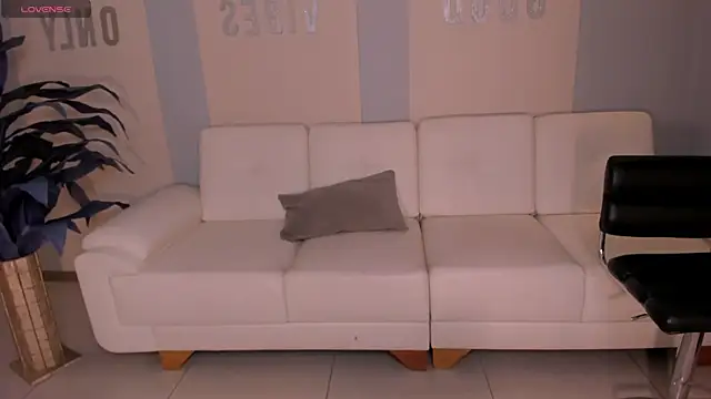 SunnyRivers live cam on StripChat