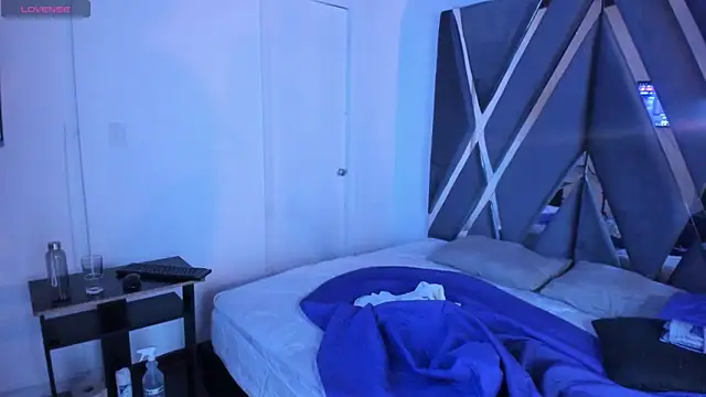 moonsweet1 live cam on StripChat