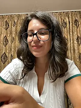 NadiraNoor webcam