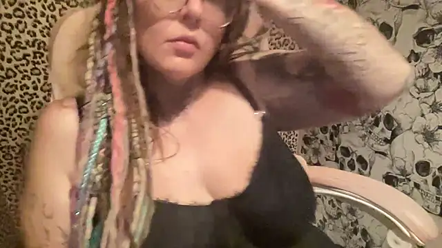 Aubrey-18XX live cam on StripChat