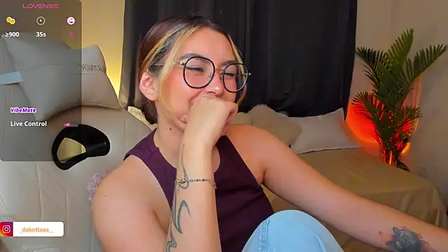 dakottaa_ webcam