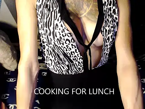 Trish_CurveCock webcam