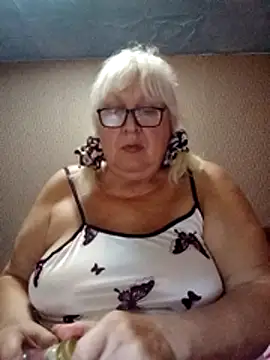 Alexia64231 live cam on StripChat