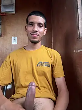 Guillermo618 live sex cam