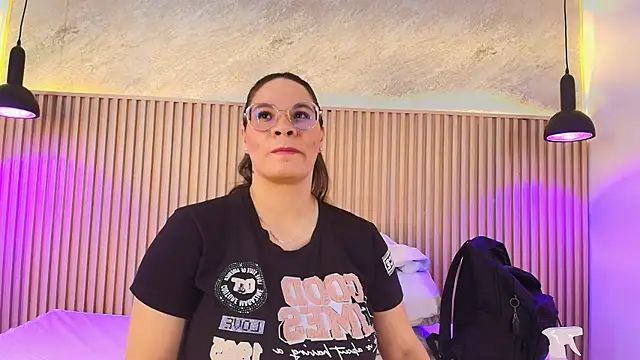 big_tits_in_your_face webcam