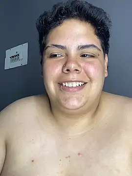 Hailey_Curvy webcam