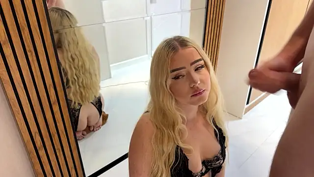 Blonde88888 webcam