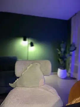 lovinggirl_ (F young) - Full naked x 5 min