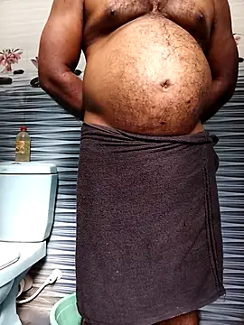 hiptonos (Ask my age) - Urinating