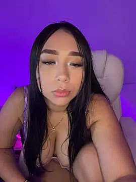 nyna_1 live cam on StripChat