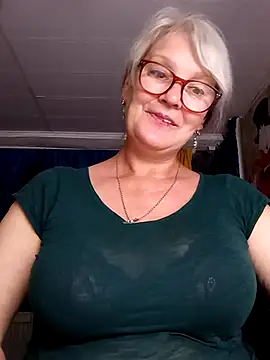 irinamaux live cam on StripChat