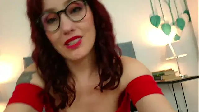 IberianMoonMK live cam on StripChat