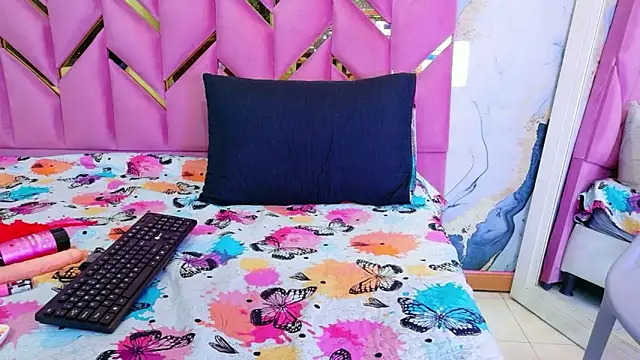 EbonyCoWorker live cam on StripChat