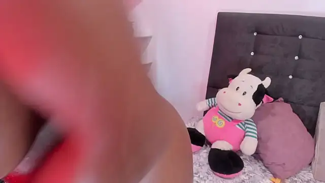 AngelThroatt live cam on StripChat