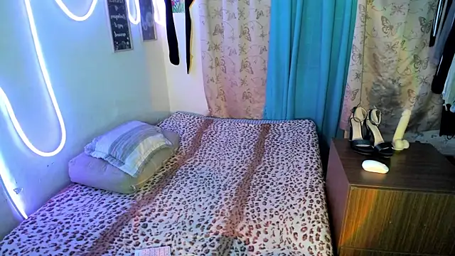 Angel_White25 webcam