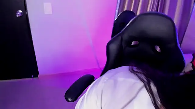 Vaiolett-t live cam on StripChat