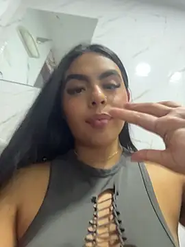 Aylin_Fox live cam on StripChat