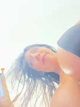 MiaJones21 webcam