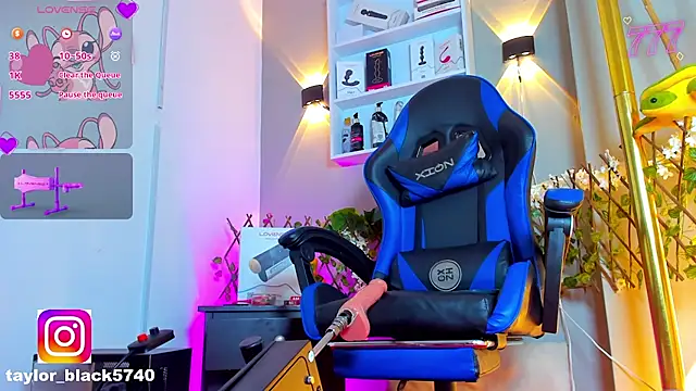 _taylor_black webcam